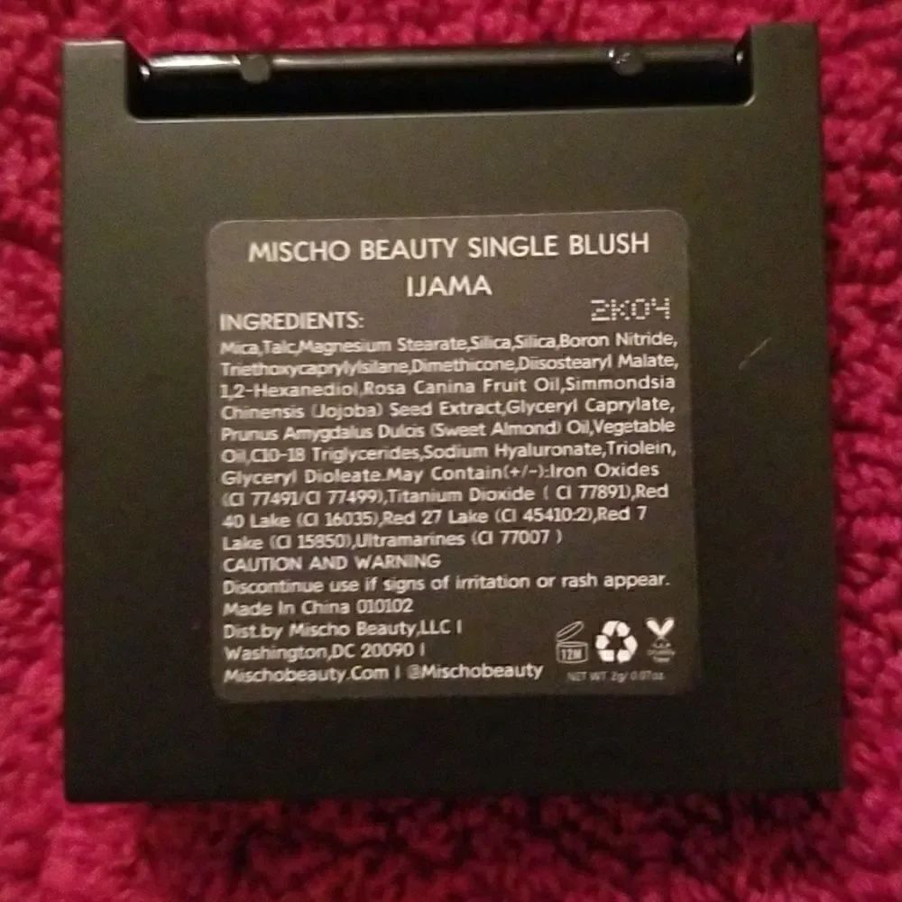 Cosmetics set with pouch - Picture 7 of 11